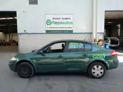 Verschrottungsfahrzeug RENAULT MEGANE II SEDÁN (LM0/1_) 1.6 des Jahres 2004 angetrieben K4MT760