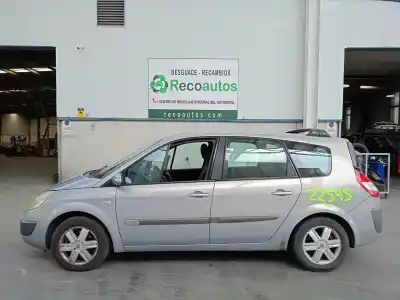 Veicolo di demolizione renault grand scénic ii (jm0/1_) 1.9 dci (jm0g, jm12, jm1g, jm2c) dell'anno 2005 alimentato f9q d8