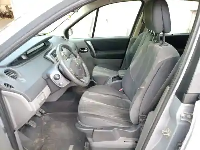 Veicolo di demolizione renault grand scénic ii (jm0/1_) 1.9 dci (jm0g, jm12, jm1g, jm2c) dell'anno 2005 alimentato f9q d8