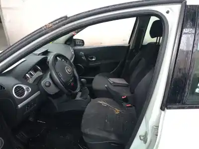 Véhicule à la ferraille renault                                            clio iii (br0/1, cr0/1)                                                                                                                                                                                                                                    1.5 dci (c/br0g, c/br1g)                                                                                                                                                                                                                                   de l'année 2007 alimenté k9km768
