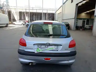 Sloopvoertuig peugeot 206 berlina 1.9 diesel van het jaar 2000 aangedreven wjz