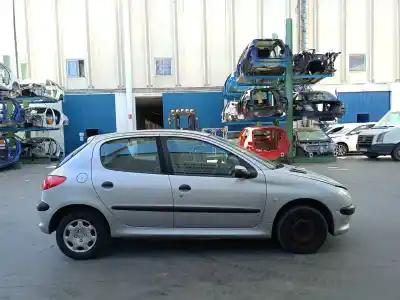 Sloopvoertuig peugeot 206 berlina 1.9 diesel van het jaar 2000 aangedreven wjz