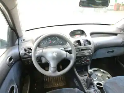 Sloopvoertuig peugeot 206 berlina 1.9 diesel van het jaar 2000 aangedreven wjz