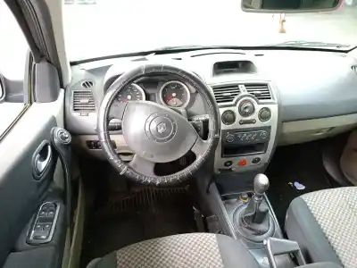 Verschrottungsfahrzeug renault megane ii sedán (lm0/1_) 1.9 dci (lm0g, lm1g, lm2c) des jahres 2003 angetrieben f9q b8