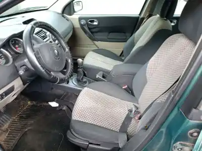 Verschrottungsfahrzeug renault megane ii sedán (lm0/1_) 1.9 dci (lm0g, lm1g, lm2c) des jahres 2003 angetrieben f9q b8