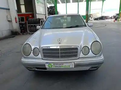Veículo de Sucata mercedes-benz clase e (w210) e 320 (210.065) do ano 1998 alimentado 112941