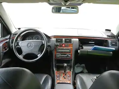 Veículo de Sucata mercedes-benz clase e (w210) e 320 (210.065) do ano 1998 alimentado 112941