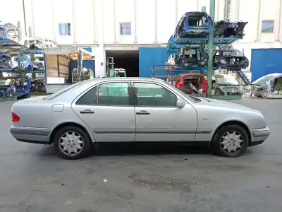 Veículo de Sucata mercedes-benz clase e (w210) e 320 (210.065) do ano 1998 alimentado 112941