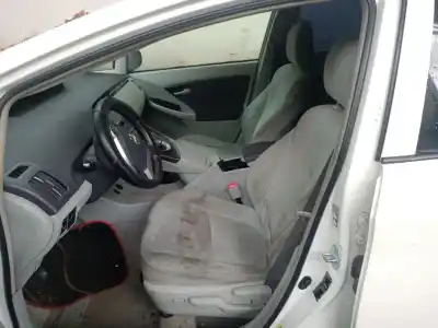 Здавання транспортного засобу toyota prius (nhw30) executive року 2010 потужний 2zr