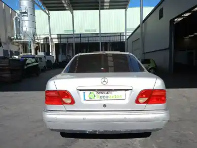 Véhicule à la ferraille mercedes-benz clase e (w210) e 320 (210.065) de l'année 1998 alimenté 112941