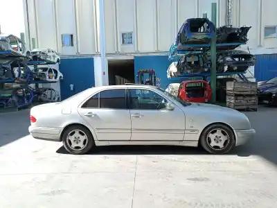 Véhicule à la ferraille mercedes-benz clase e (w210) e 320 (210.065) de l'année 1998 alimenté 112941