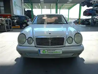 Véhicule à la ferraille mercedes-benz clase e (w210) e 320 (210.065) de l'année 1998 alimenté 112941