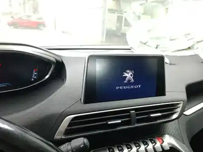 Véhicule à la ferraille peugeot 3008 suv (mc_, mr_, mj_, m4_) 1.2 thp/ puretech 130 (mrhnsm, mrhnsu, mrhnsj, mrhnyw,... de l'année 2018 alimenté hn05