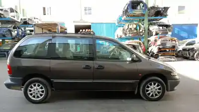 Véhicule à la ferraille chrysler voyager / grand voyager iii (gs_, ns_) 2.5 td de l'année 1998 alimenté vm69b