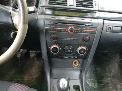Veicolo di demolizione mazda 3 (bk) 1.6 (bk14) dell'anno 2004 alimentato z6