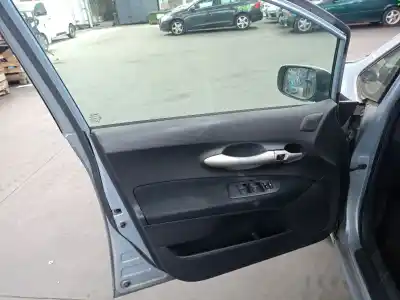 Здавання транспортного засобу toyota auris (_e15_) 1.33 dual-vvti (nre150_) року 2009 потужний 1nr