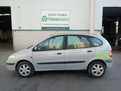 Veicolo di demolizione RENAULT MEGANE SCENIC (JA0/1_)  dell'anno 2000 alimentato F8Q 57