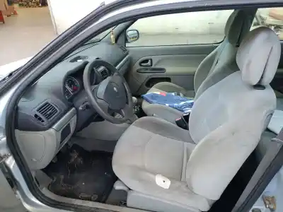 Veículo de Sucata renault clio ii (bb_, cb_) 1.5 dci (b/cb08) do ano 2003 alimentado k9kb702