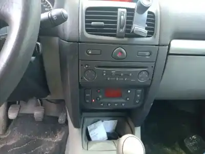 Veículo de Sucata renault clio ii (bb_, cb_) 1.5 dci (b/cb08) do ano 2003 alimentado k9kb702