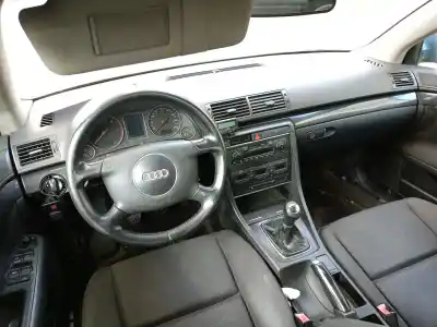 Veículo de Sucata audi a4 berlina (8e) 1.9 tdi (96kw) do ano 2001 alimentado awx