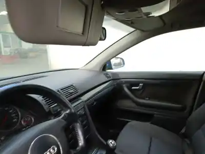 Veículo de Sucata audi a4 berlina (8e) 1.9 tdi (96kw) do ano 2001 alimentado awx