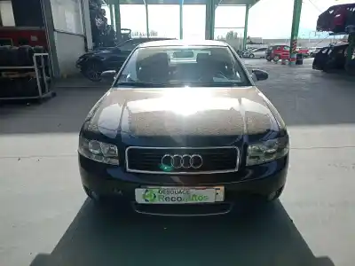Veículo de Sucata audi a4 berlina (8e) 1.9 tdi (96kw) do ano 2003 alimentado awx