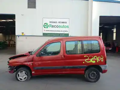 Véhicule à la ferraille PEUGEOT PARTNER (S1)  de l'année 2001 alimenté WJZ