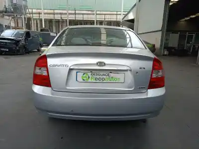 Veículo de Sucata kia cerato 2.0 lx crdi familiar do ano 2005 alimentado d4ea