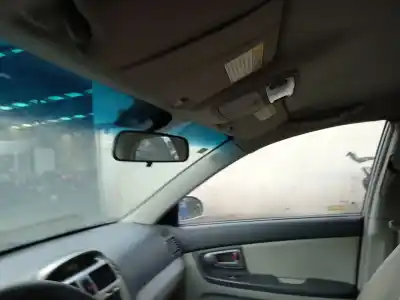 Veículo de Sucata kia cerato 2.0 lx crdi familiar do ano 2005 alimentado d4ea