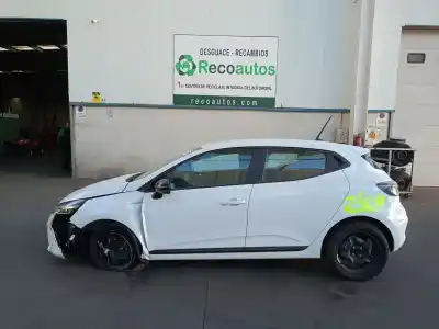 Veículo de Sucata renault clio v (b7_) 1.6 e-tech 140 (b7mu) do ano 2024 alimentado h4mc632
