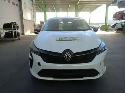 Veículo de Sucata renault clio v (b7_) 1.6 e-tech 140 (b7mu) do ano 2024 alimentado h4mc632