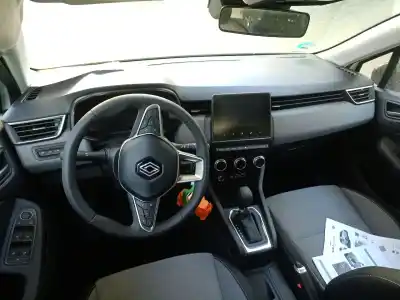 Veículo de Sucata renault clio v (b7_) 1.6 e-tech 140 (b7mu) do ano 2024 alimentado h4mc632