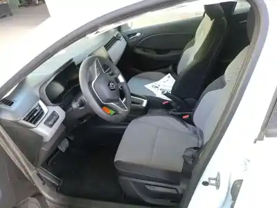 Veículo de Sucata renault clio v (b7_) 1.6 e-tech 140 (b7mu) do ano 2024 alimentado h4mc632