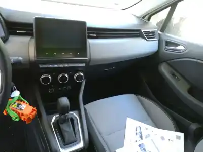 Veículo de Sucata renault clio v (b7_) 1.6 e-tech 140 (b7mu) do ano 2024 alimentado h4mc632