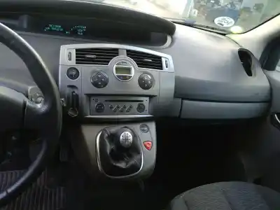 Veicolo di demolizione renault scénic ii (jm0/1_) 1.6 16v (jm1r) dell'anno 2008 alimentato k4m9766