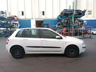Veicolo di demolizione fiat stilo (192_) 1.6 16v (192_xb1a) dell'anno 2002 alimentato 182b6000