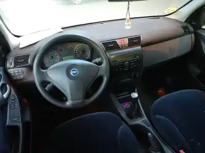 Veicolo di demolizione fiat stilo (192_) 1.6 16v (192_xb1a) dell'anno 2002 alimentato 182b6000