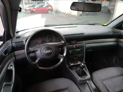 Veículo de Sucata audi a4 berlina (b5) 1.8 do ano 2000 alimentado avv