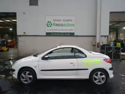Veículo de Sucata PEUGEOT 206 CC CC do ano 2001 alimentado NFU