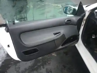 Veículo de Sucata peugeot 206 cc cc do ano 2001 alimentado nfu