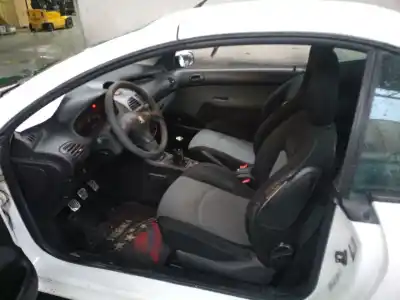 Veículo de Sucata peugeot 206 cc cc do ano 2001 alimentado nfu