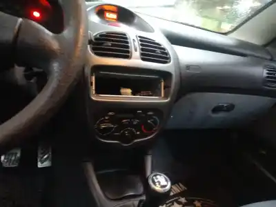 Veículo de Sucata peugeot 206 cc cc do ano 2001 alimentado nfu