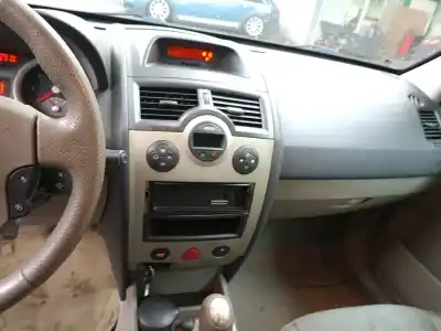 Здавання транспортного засобу renault megane ii sedán (lm0/1_) 1.6 року 2004 потужний k4mt760