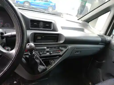 Verschrottungsfahrzeug citroen jumpy 2.0 hdi sx familiar (5/6 asientos) des jahres 2002 angetrieben rhz