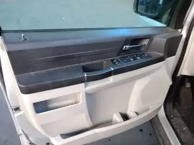 Vehicul casat chrysler grand voyager v (rt) 2.8 crd al anului 2009 alimentat vm64c