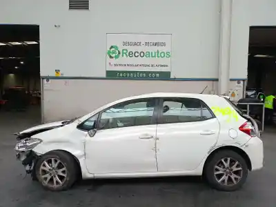 Vehicul casat TOYOTA AURIS (_E18_) 1.6 (ZRE181_ ZRE185_) al anului 2012 alimentat 1ZR