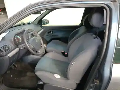 Здавання транспортного засобу renault clio ii fase ii (b/cb0) 1.2 16v року 2006 потужний d4fg722