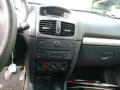 Здавання транспортного засобу renault clio ii fase ii (b/cb0) 1.2 16v року 2006 потужний d4fg722
