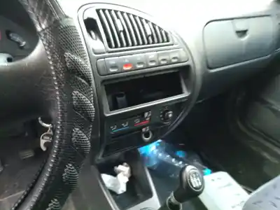 Veículo de Sucata citroen saxo 1.5 diesel do ano 2001 alimentado vjx