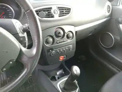 Veículo de Sucata renault clio iii 1.5 dci diesel do ano 2006 alimentado k9km768